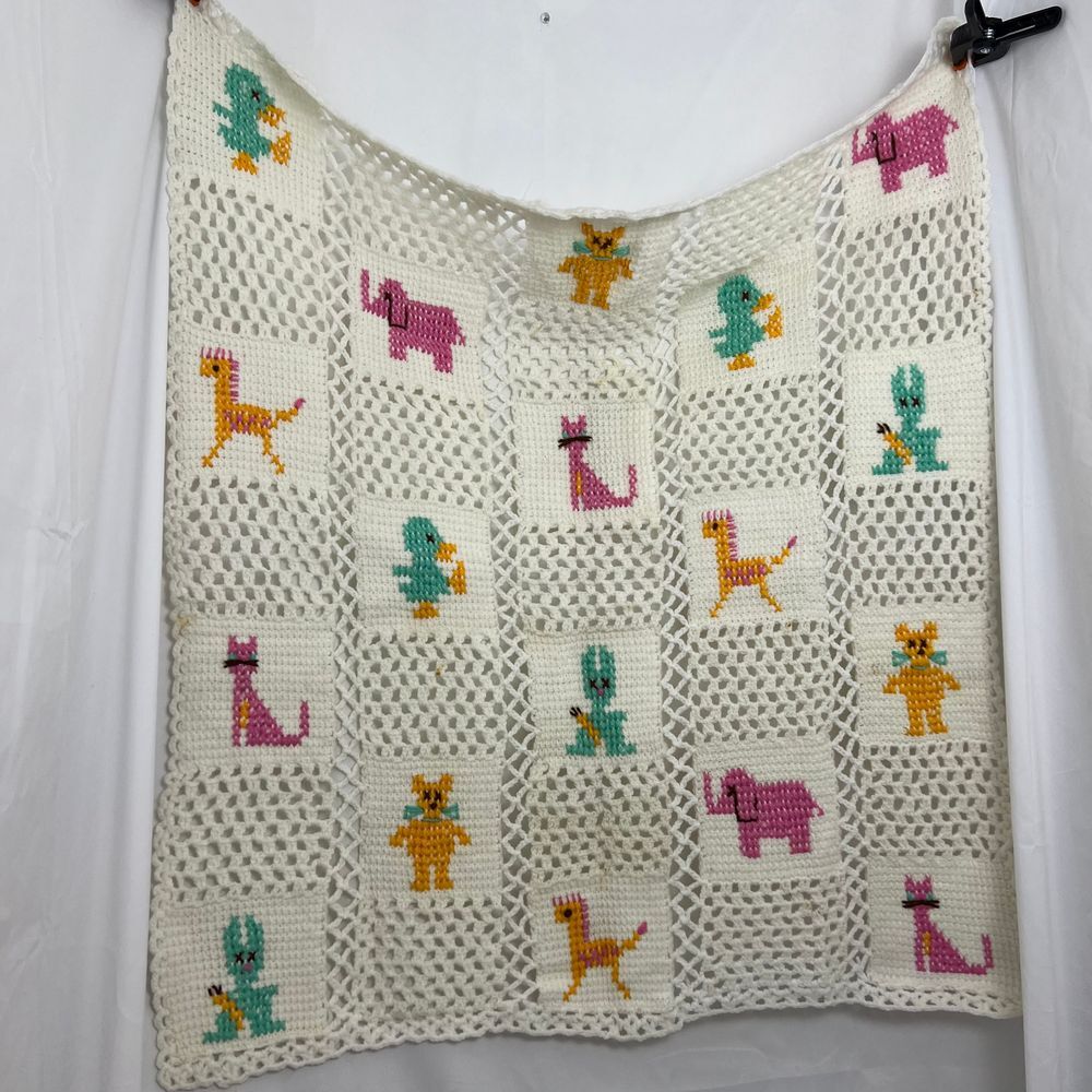 Vtg Handmade Crotchet Baby Blanket W/ Animal Cross Stitch Pattern Nursery Decor